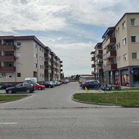 Road Warriors Apartment Суботица Екстериор снимка
