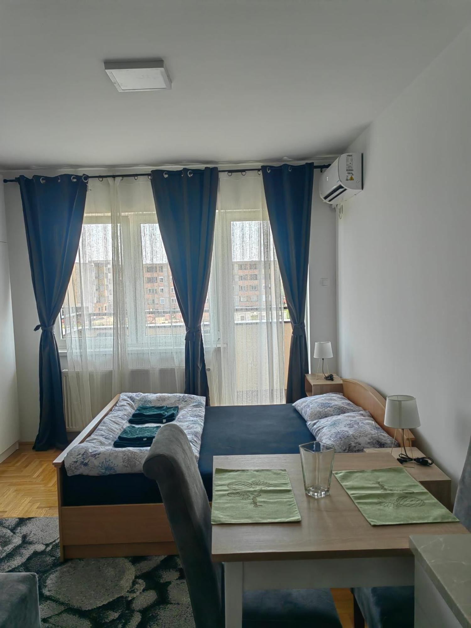 Road Warriors Apartment Суботица Екстериор снимка