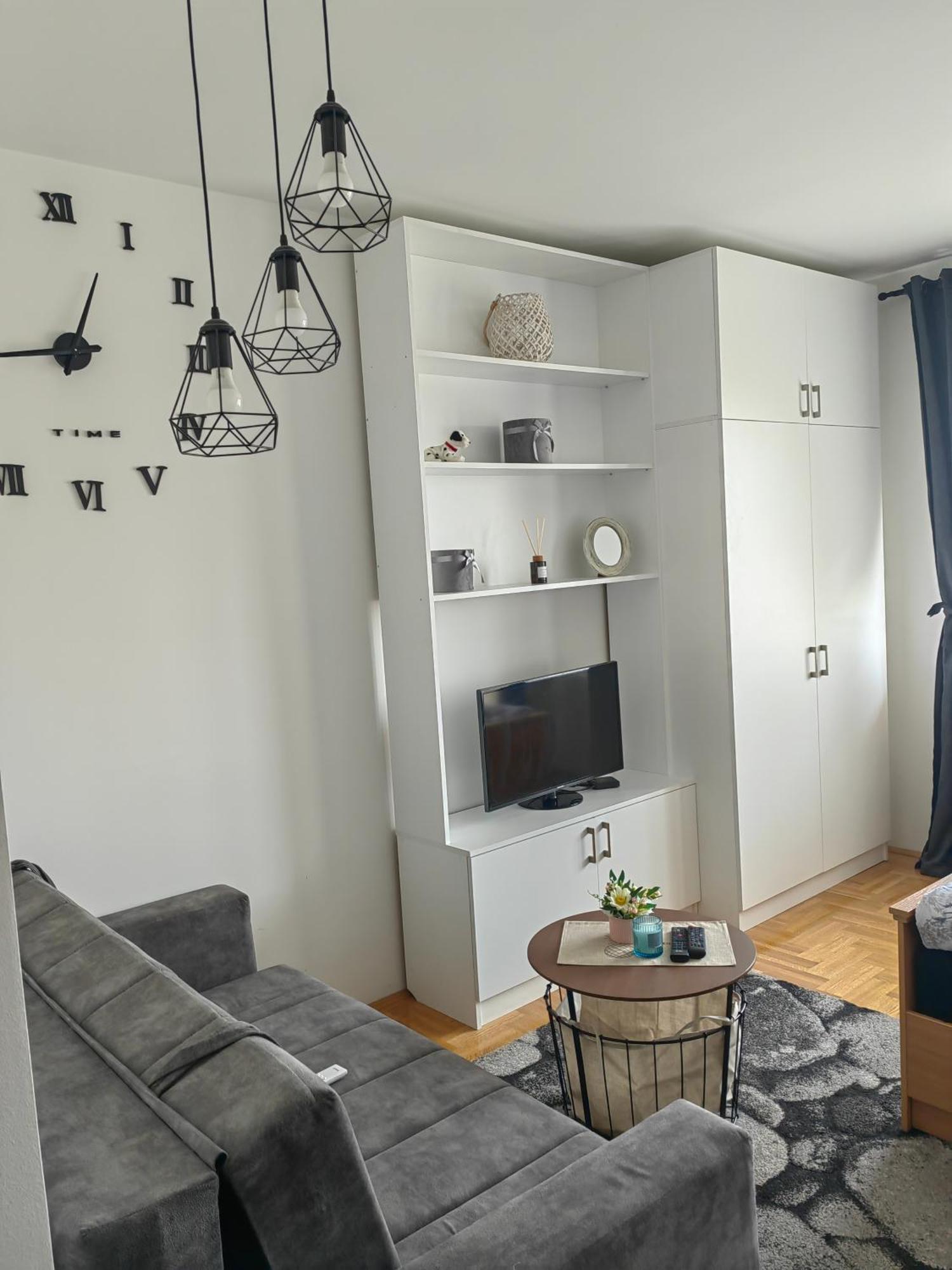 Road Warriors Apartment Суботица Екстериор снимка